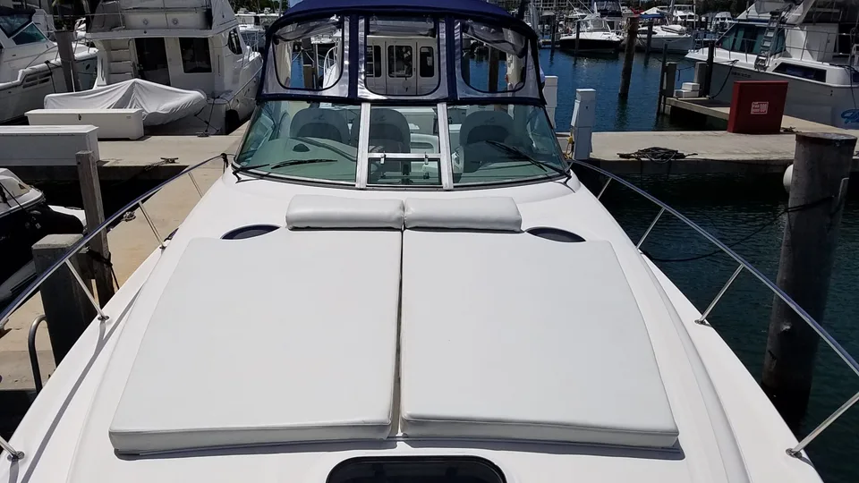 34′ Sea Ray — детали внешнего вида или интерьера