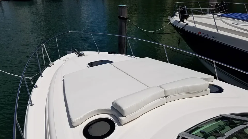 34′ Sea Ray — детали внешнего вида или интерьера