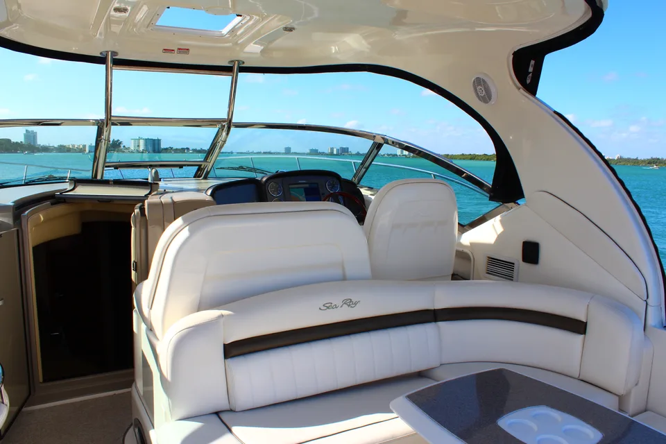 40′ Sea Ray — детали внешнего вида или интерьера
