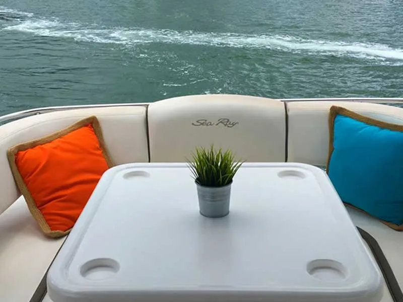 48′ Sea Ray — детали внешнего вида или интерьера