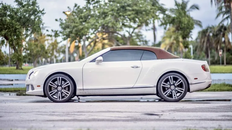 Bentley Continental GTC — детали внешнего вида или интерьера