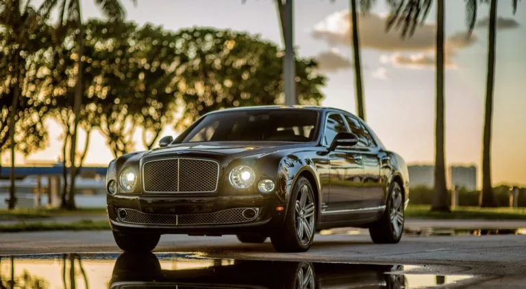 Bentley Mulsanne — фотография из каталога