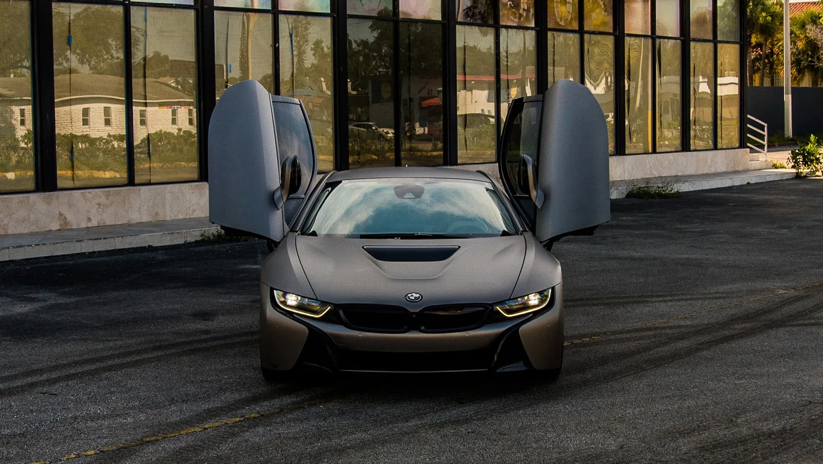 BMW i8 from the existing catalogue, illustrating independent Miami travel planning