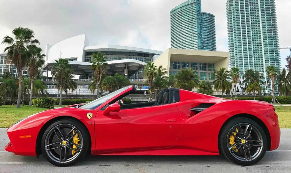 Ferrari 488 Spider — детали внешнего вида или интерьера