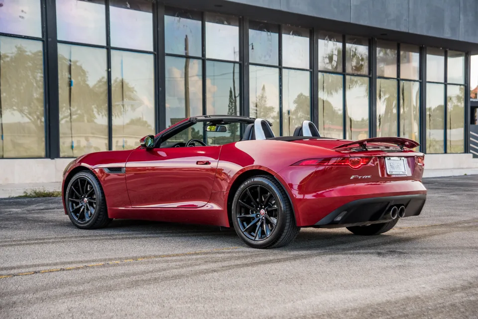 Jaguar F-Type — детали внешнего вида или интерьера