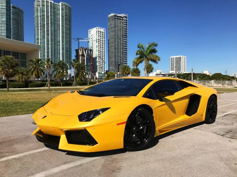 Lamborghini Aventador — фотография из каталога
