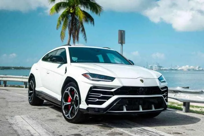 Lamborghini URUS White — Miami car rental