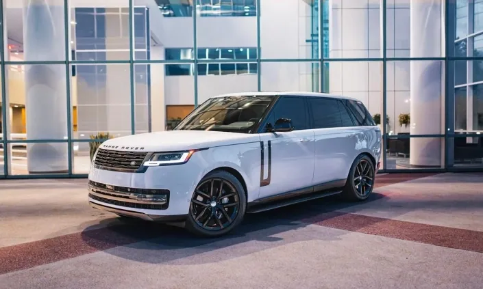 Land Rover Range Rover SE White — Miami car rental