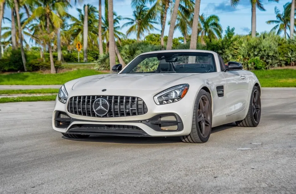 Mercedes-AMG GT Roadster — фотография из каталога