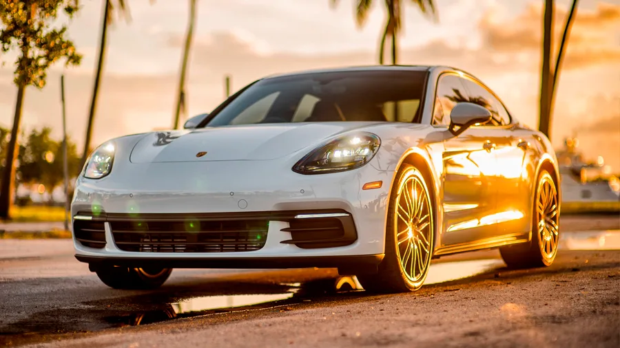 Porsche Panamera — фотография из каталога