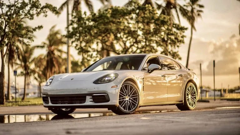 Porsche Panamera S — фотография из каталога