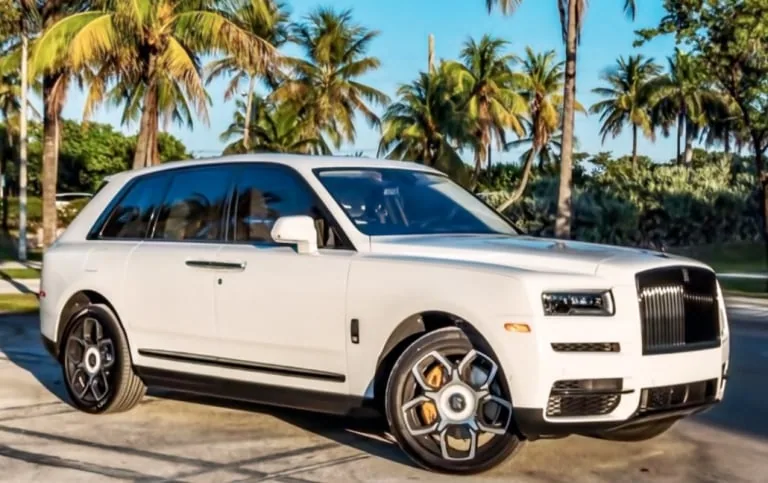 Rolls-Royce Cullinan Black Badge — Miami car rental