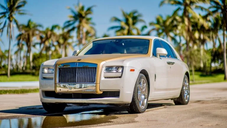 Rolls-Royce Ghost — фотография из каталога