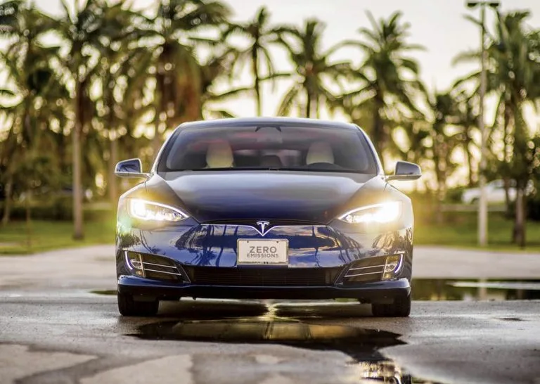 Tesla Model S — детали внешнего вида или интерьера