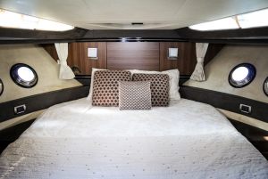 43-Marquis-Yacht-Bed