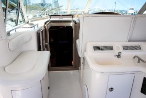 50-Sea-Ray-Yacht-Inside